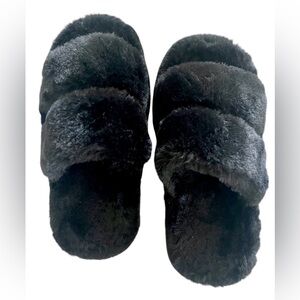 Super Soft Fuzzy Black Slippers 🖤